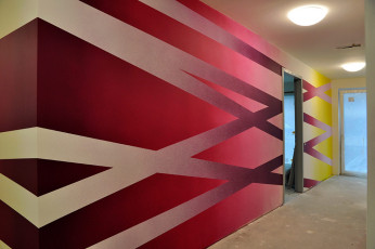 Untitled (wallpainting), Lebensort Vielfalt am Südkreuz, Berlin, 2023
Acrylic on wall, 2.57 m x approx. 60 m wall length in total
(Completion of the building in summer 2023)

