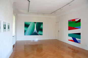 round trip, Galerie Hollenbach, Stuttgart, 2016;  o.T., 2009, Acryl auf Leinwand, 155 x 210 cm / o.T., 2016, Acryl auf Leinwand, 180 x 130 cm